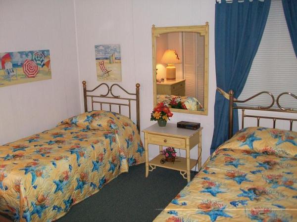 2nd Bedroom, 2 twin beds