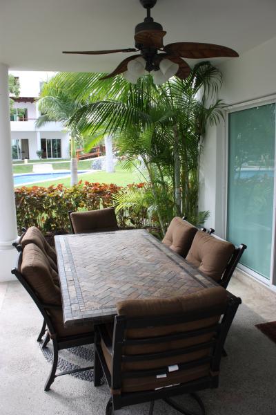 Villa Outdoor Dining Area