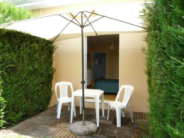 Outer Sitting Area