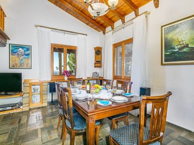 Dining room table
