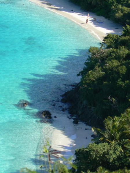 Secluded Peter Bay beach with Little Cinnamon