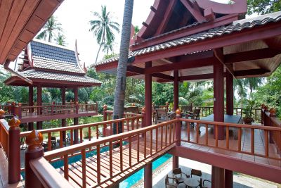 Laemset Lodge balconies overlooking pool