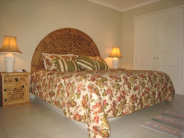 5th Floor Master Bedroom w/King