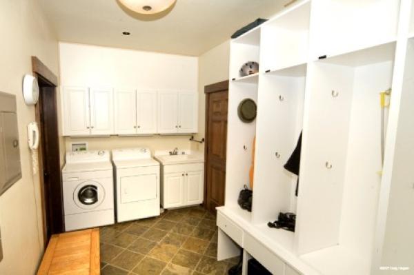Full Laundry with Lockers