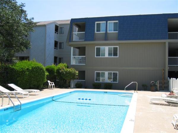 Pool-only 18 Units-so seldom crowded