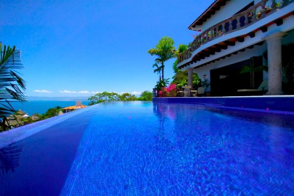 Pool & Ocean View