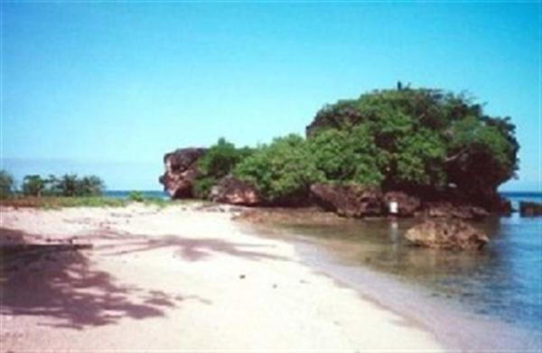 Quiet Beach in Front/ Island with Views