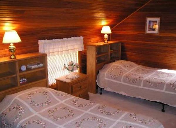 Twin bedroom
