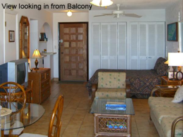 Ocean Breeze - Living/Dining Area