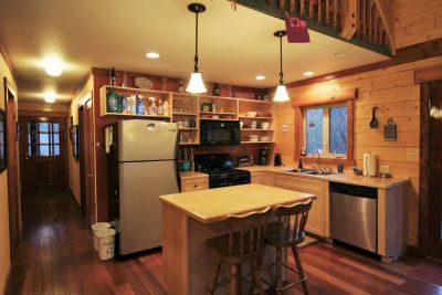Glacier Springs Cabin kitchen