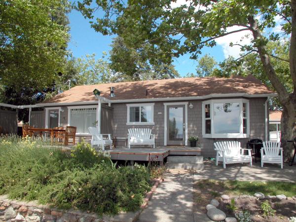 Kingfisher and Pelican Point Cottage