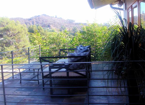 Front Balcony Mountain view